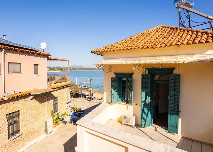 Christina House - Petalidi's Moorea Gem * ペタリディオン